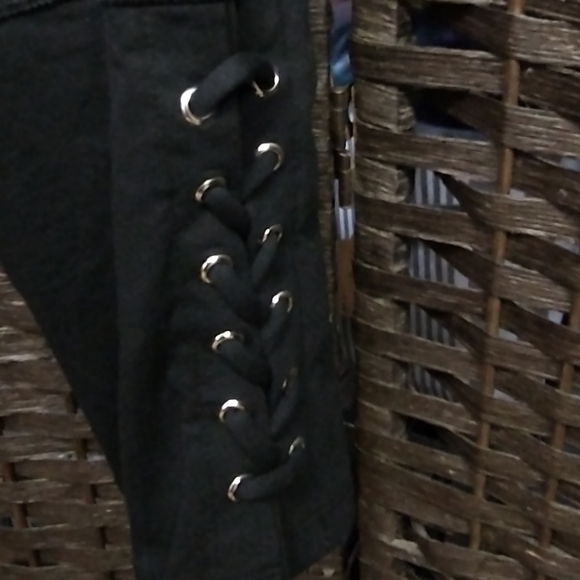 Sz 16 NWT ZIM & ZOE Active Black Crop Leggings with Eyelet Detail above Ankles - Picture 4 of 15